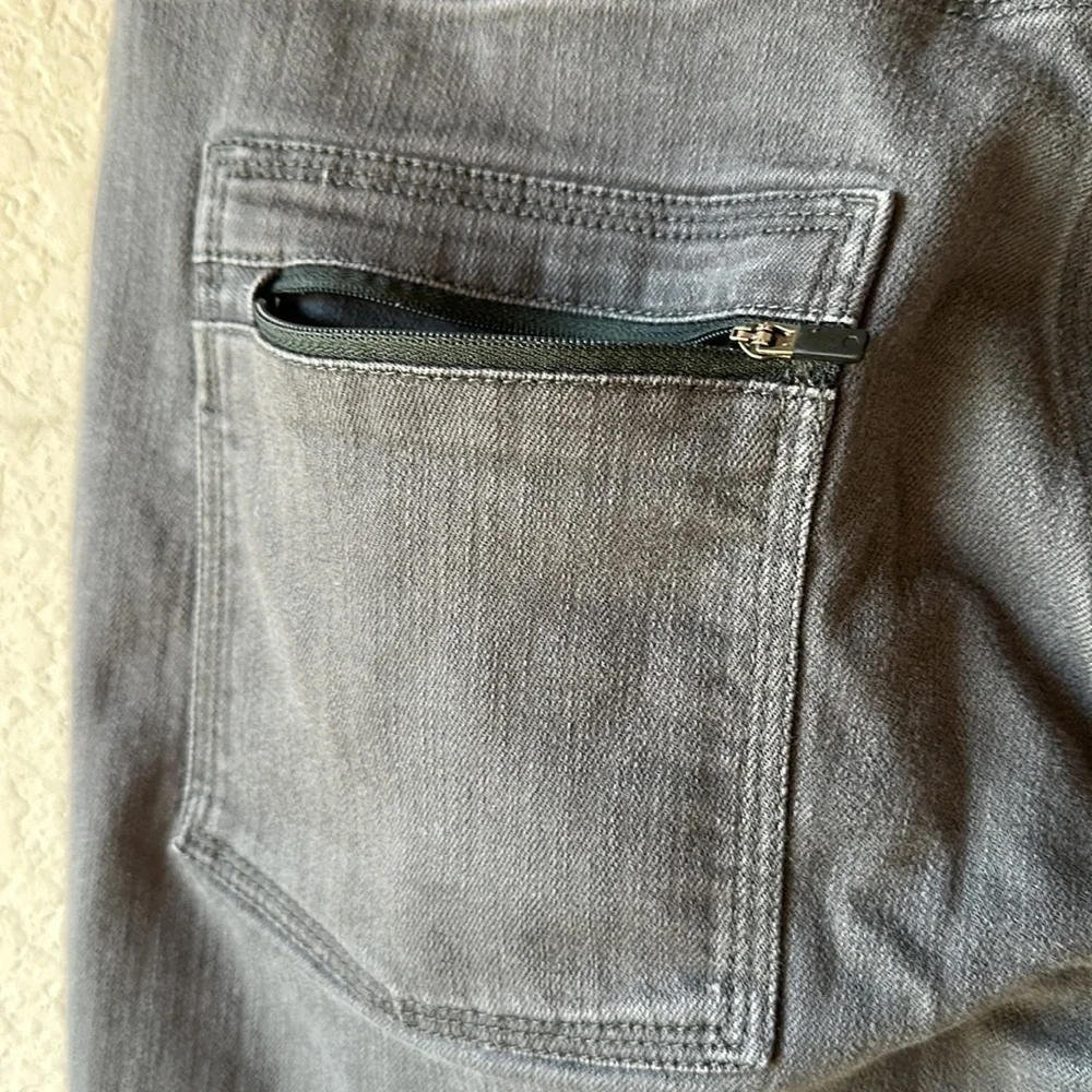Men's Mountain Hardwear Straight‎ Leg Grey Denim Active Jeans Size 32X32